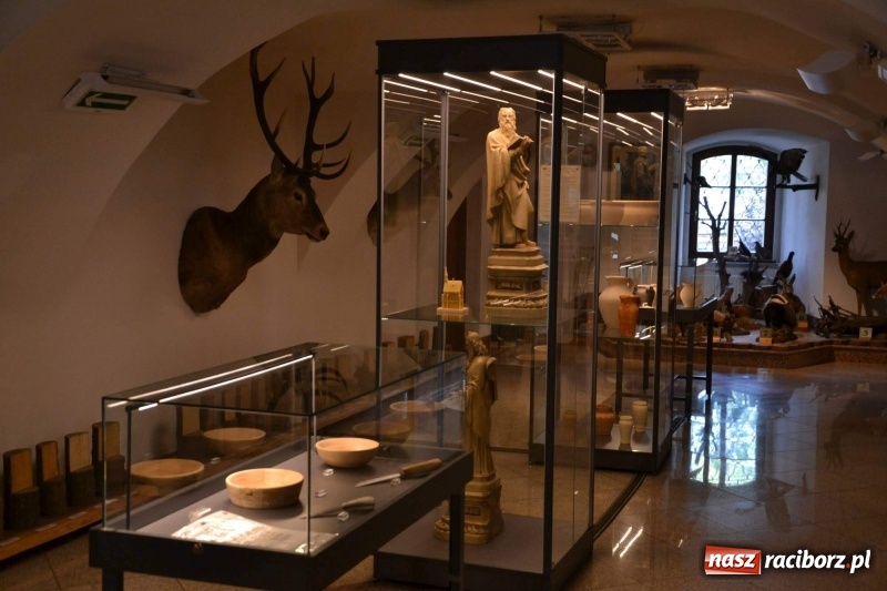 Zdjęcie w galerii na portalu naszraciborz.pl: Przy książęcym stole - wernisaż z degustacją potraw na Zamku Piastowskim wiadomości z regionu