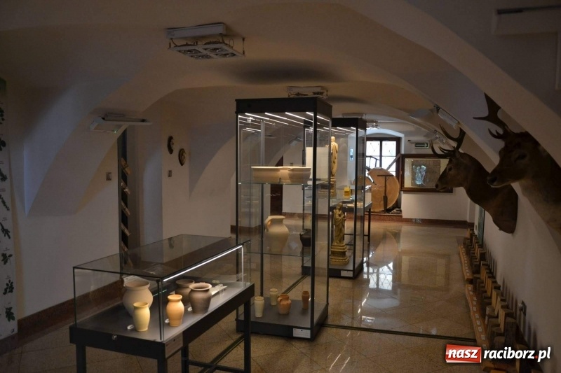 Zdjęcie w galerii na portalu naszraciborz.pl: Przy książęcym stole - wernisaż z degustacją potraw na Zamku Piastowskim wiadomości z regionu