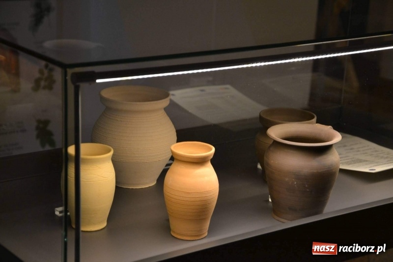 Zdjęcie w galerii na portalu naszraciborz.pl: Przy książęcym stole - wernisaż z degustacją potraw na Zamku Piastowskim wiadomości z regionu