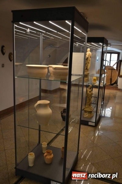 Zdjęcie w galerii na portalu naszraciborz.pl: Przy książęcym stole - wernisaż z degustacją potraw na Zamku Piastowskim wiadomości z regionu