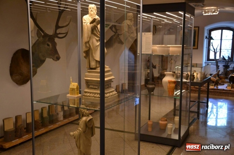 Zdjęcie w galerii na portalu naszraciborz.pl: Przy książęcym stole - wernisaż z degustacją potraw na Zamku Piastowskim wiadomości z regionu