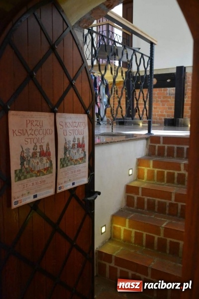 Zdjęcie w galerii na portalu naszraciborz.pl: Przy książęcym stole - wernisaż z degustacją potraw na Zamku Piastowskim wiadomości z regionu