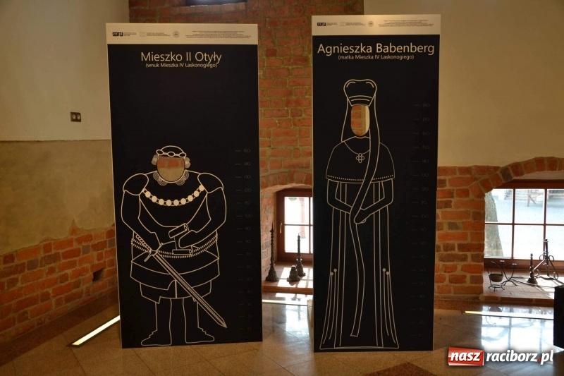 Zdjęcie w galerii na portalu naszraciborz.pl: Przy książęcym stole - wernisaż z degustacją potraw na Zamku Piastowskim wiadomości z regionu