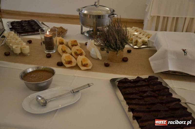 Zdjęcie w galerii na portalu naszraciborz.pl: Przy książęcym stole - wernisaż z degustacją potraw na Zamku Piastowskim wiadomości z regionu
