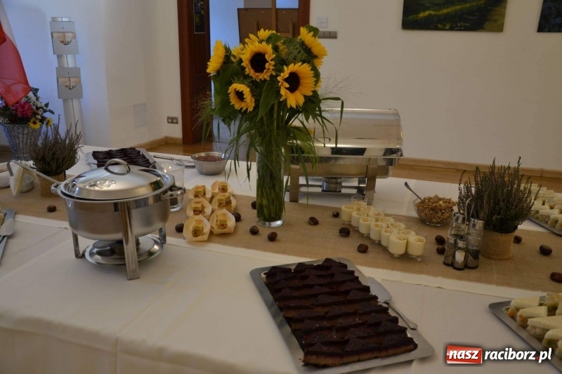 Zdjęcie w galerii na portalu naszraciborz.pl: Przy książęcym stole - wernisaż z degustacją potraw na Zamku Piastowskim wiadomości z regionu