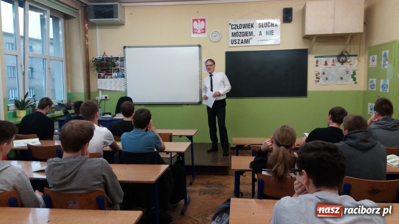 Zdjęcie w galerii na portalu naszraciborz.pl: Lekcje z ZUS. Nagrody i indeksy dla najlepszych  wiadomości z regionu