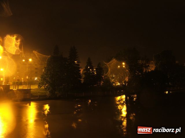 Zdjęcie w galerii na portalu naszraciborz.pl: Rzeka wciąż w nurcie…  wiadomości z regionu