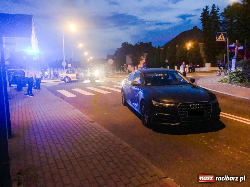 Zdjęcie w galerii na portalu naszraciborz.pl: Zderzenie golfa z audi przy mleczarni  wiadomości z regionu