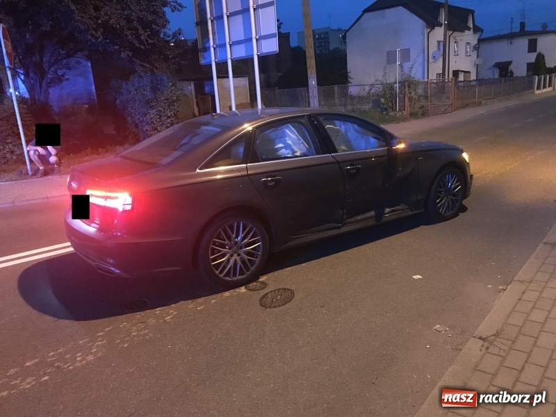 Zdjęcie w galerii na portalu naszraciborz.pl: Zderzenie golfa z audi przy mleczarni  wiadomości z regionu
