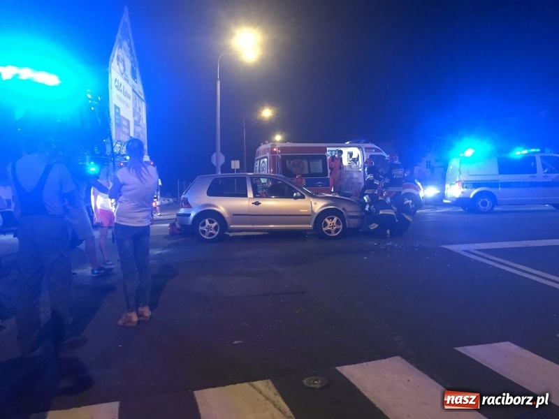 Zdjęcie w galerii na portalu naszraciborz.pl: Zderzenie golfa z audi przy mleczarni  wiadomości z regionu