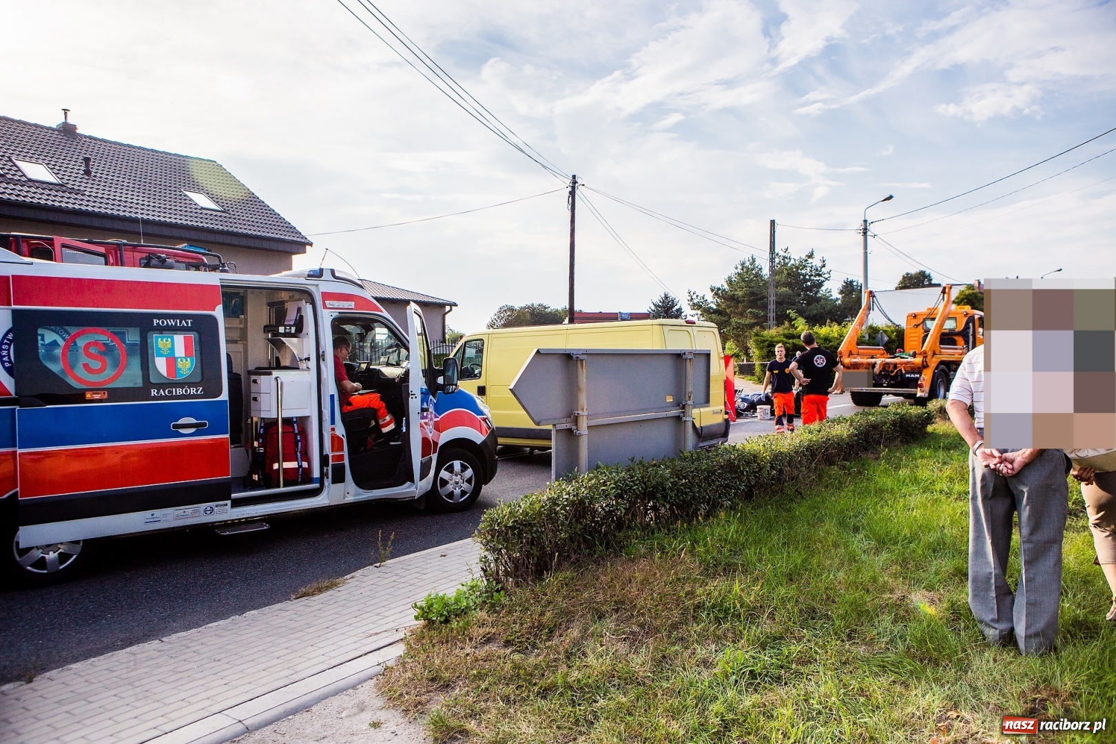 Zdjęcie w galerii na portalu naszraciborz.pl: Tragiczny czwartek na drogach. Trzy wypadki w Raciborzu. Na Ocicach potrącenie 16-latki wiadomości z regionu