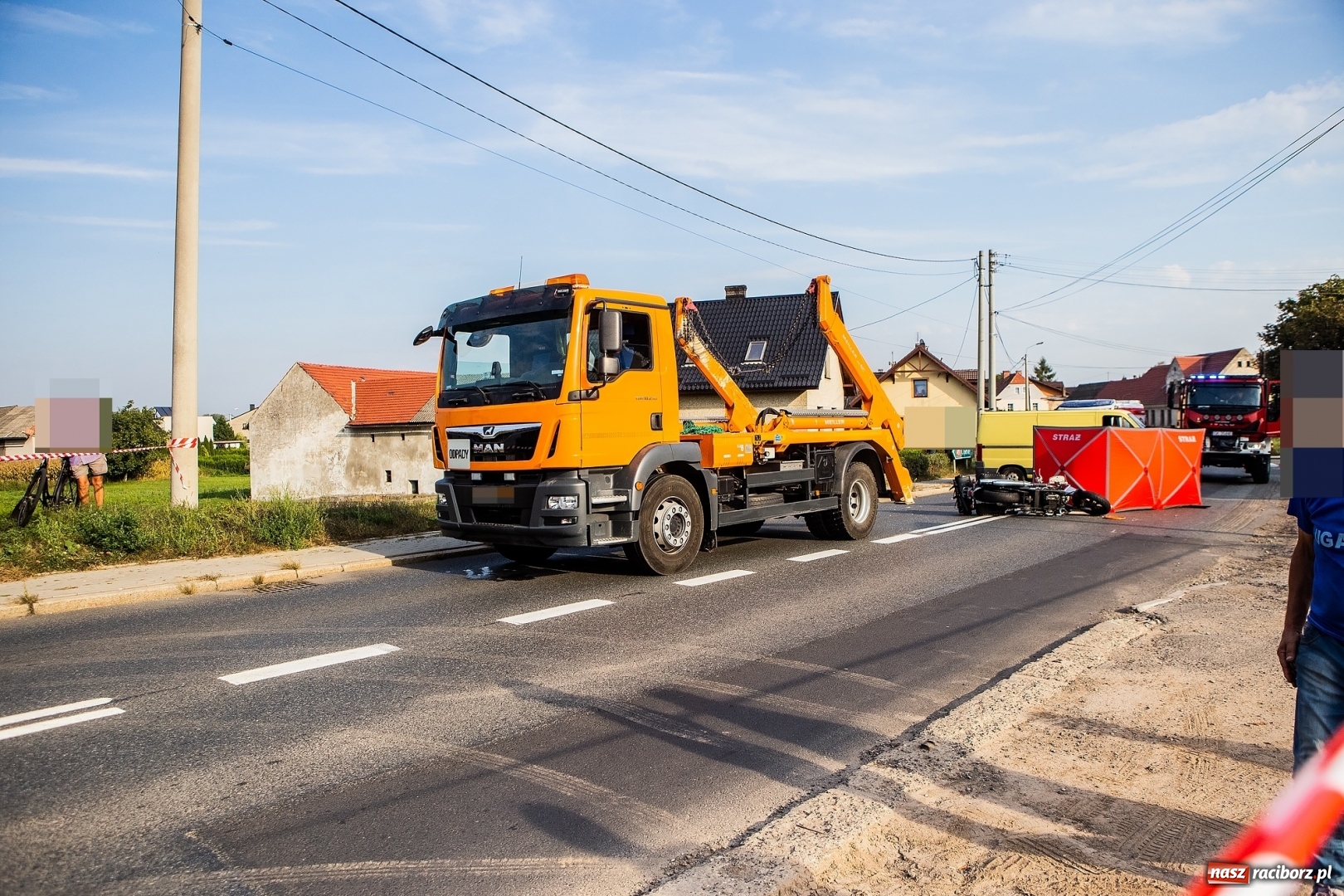 Zdjęcie w galerii na portalu naszraciborz.pl: Tragiczny czwartek na drogach. Trzy wypadki w Raciborzu. Na Ocicach potrącenie 16-latki wiadomości z regionu