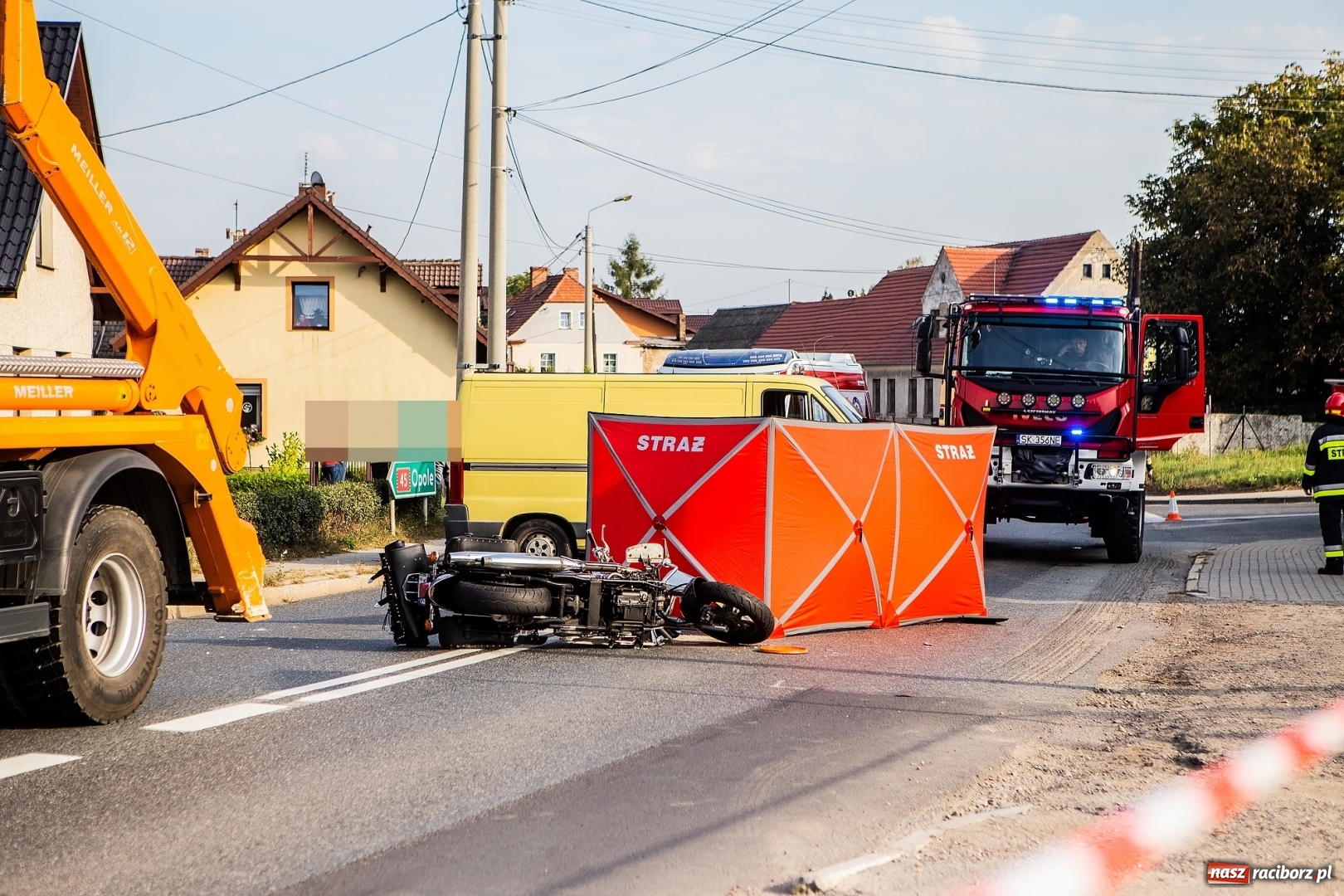Zdjęcie w galerii na portalu naszraciborz.pl: Tragiczny czwartek na drogach. Trzy wypadki w Raciborzu. Na Ocicach potrącenie 16-latki wiadomości z regionu