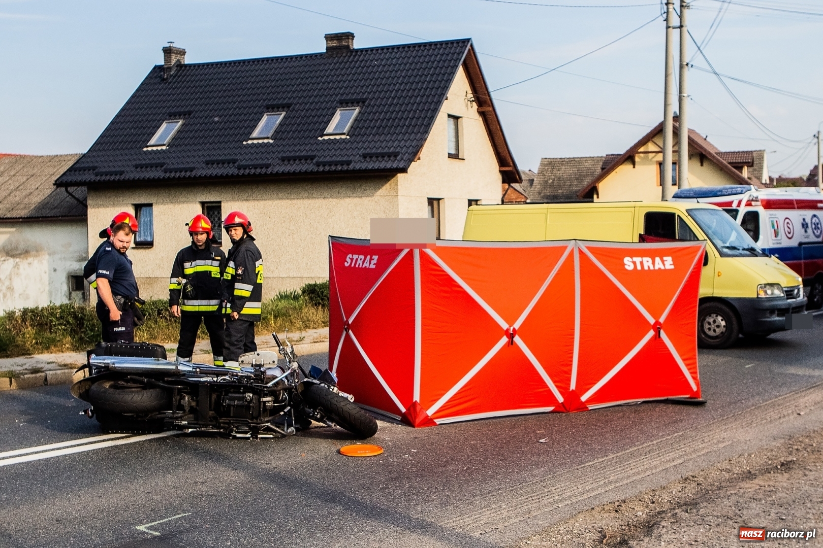 Zdjęcie w galerii na portalu naszraciborz.pl: Tragiczny czwartek na drogach. Trzy wypadki w Raciborzu. Na Ocicach potrącenie 16-latki wiadomości z regionu