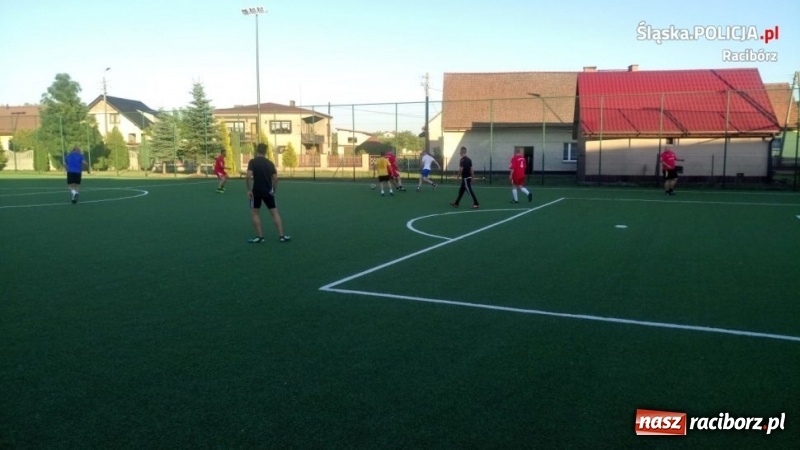 Zdjęcie w galerii na portalu naszraciborz.pl: W Nędzy rywalizowali o puchar komendanta. Najlepsi policjanci z Rydułtów wiadomości z regionu