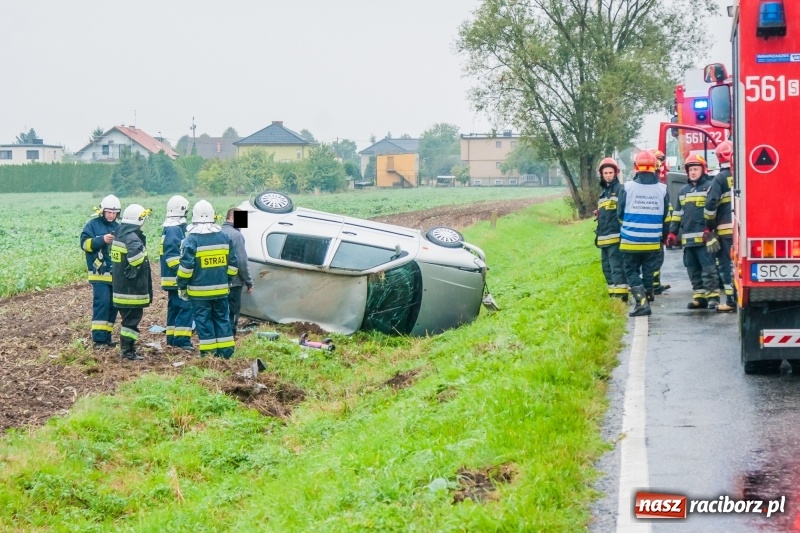 Zdjęcie w galerii na portalu naszraciborz.pl: Dachowanie vw polo na trasie Lekartów-Cyprzanów  wiadomości z regionu