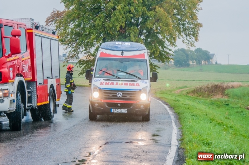Zdjęcie w galerii na portalu naszraciborz.pl: Dachowanie vw polo na trasie Lekartów-Cyprzanów  wiadomości z regionu