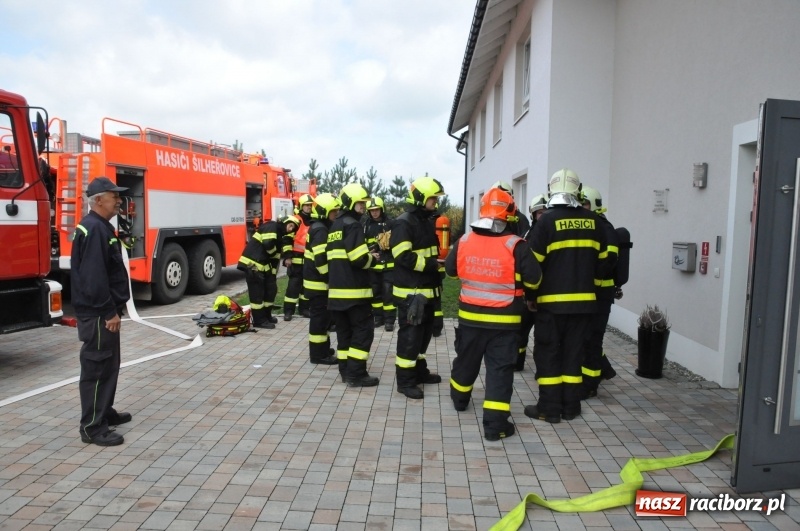 Zdjęcie w galerii na portalu naszraciborz.pl: Pożar w domu seniora! Polsko-czeskie ćwiczenia bojowe w Zabełkowie FOTO i WIDEO wiadomości z regionu