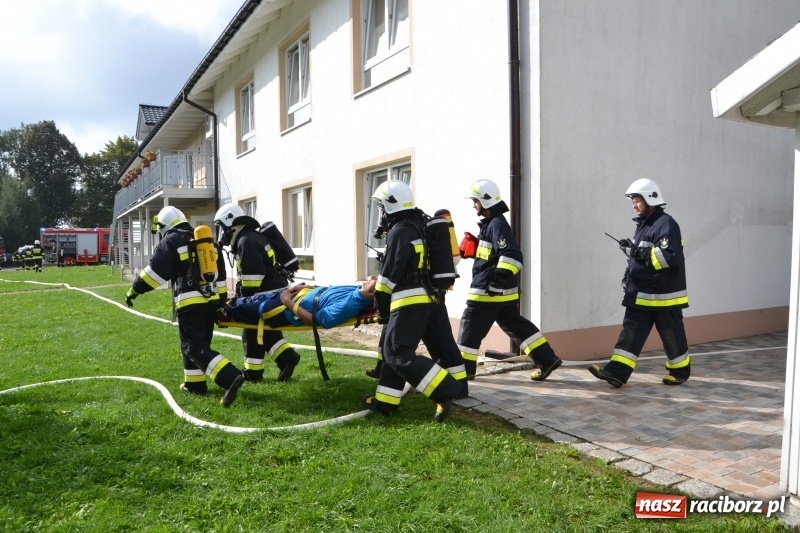 Zdjęcie w galerii na portalu naszraciborz.pl: Pożar w domu seniora! Polsko-czeskie ćwiczenia bojowe w Zabełkowie FOTO i WIDEO wiadomości z regionu
