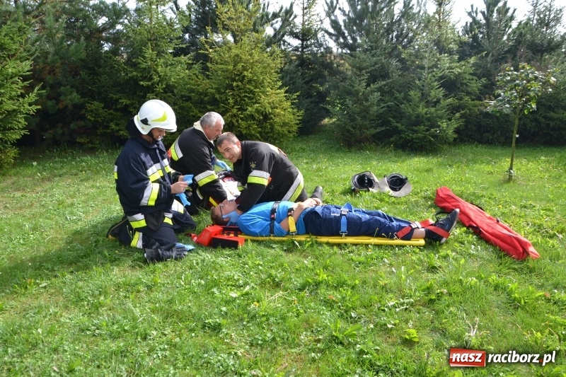 Zdjęcie w galerii na portalu naszraciborz.pl: Pożar w domu seniora! Polsko-czeskie ćwiczenia bojowe w Zabełkowie FOTO i WIDEO wiadomości z regionu