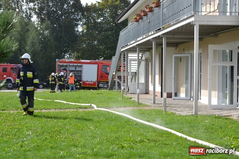 Zdjęcie w galerii na portalu naszraciborz.pl: Pożar w domu seniora! Polsko-czeskie ćwiczenia bojowe w Zabełkowie FOTO i WIDEO wiadomości z regionu
