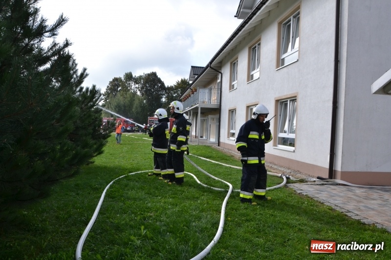 Zdjęcie w galerii na portalu naszraciborz.pl: Pożar w domu seniora! Polsko-czeskie ćwiczenia bojowe w Zabełkowie FOTO i WIDEO wiadomości z regionu