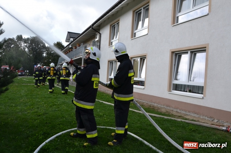 Zdjęcie w galerii na portalu naszraciborz.pl: Pożar w domu seniora! Polsko-czeskie ćwiczenia bojowe w Zabełkowie FOTO i WIDEO wiadomości z regionu