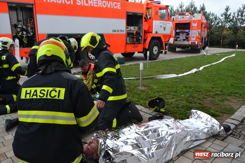 Zdjęcie w galerii na portalu naszraciborz.pl: Pożar w domu seniora! Polsko-czeskie ćwiczenia bojowe w Zabełkowie FOTO i WIDEO wiadomości z regionu