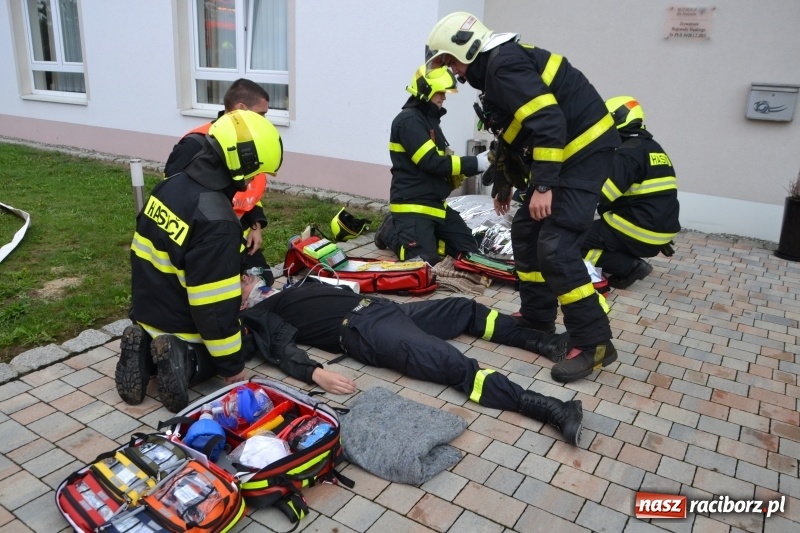 Zdjęcie w galerii na portalu naszraciborz.pl: Pożar w domu seniora! Polsko-czeskie ćwiczenia bojowe w Zabełkowie FOTO i WIDEO wiadomości z regionu