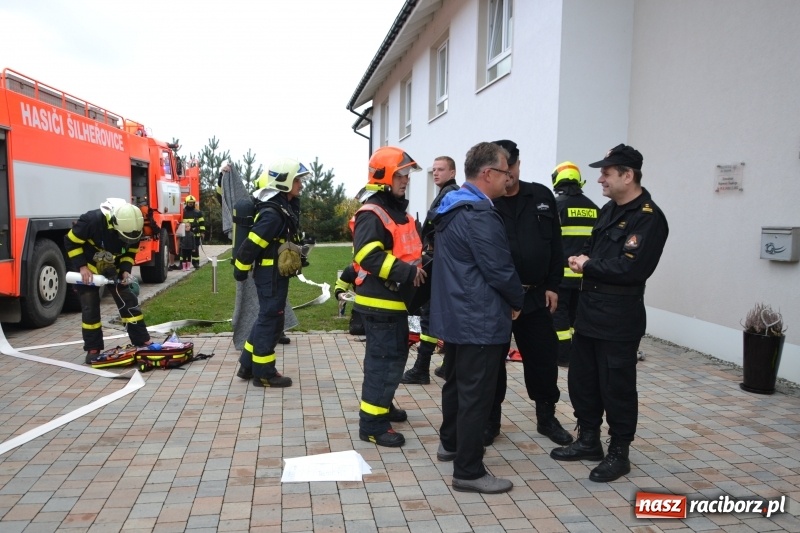 Zdjęcie w galerii na portalu naszraciborz.pl: Pożar w domu seniora! Polsko-czeskie ćwiczenia bojowe w Zabełkowie FOTO i WIDEO wiadomości z regionu