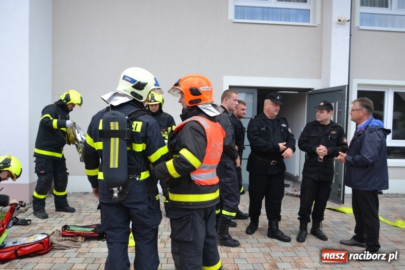 Zdjęcie w galerii na portalu naszraciborz.pl: Pożar w domu seniora! Polsko-czeskie ćwiczenia bojowe w Zabełkowie FOTO i WIDEO wiadomości z regionu