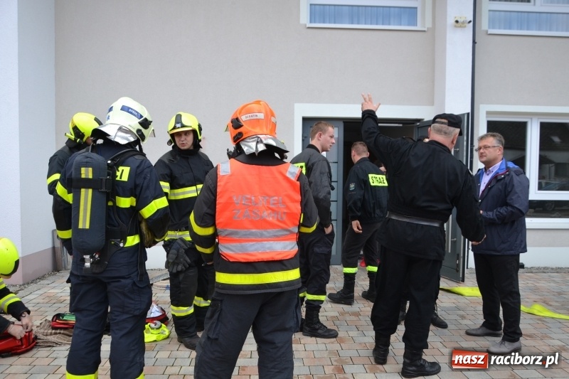 Zdjęcie w galerii na portalu naszraciborz.pl: Pożar w domu seniora! Polsko-czeskie ćwiczenia bojowe w Zabełkowie FOTO i WIDEO wiadomości z regionu