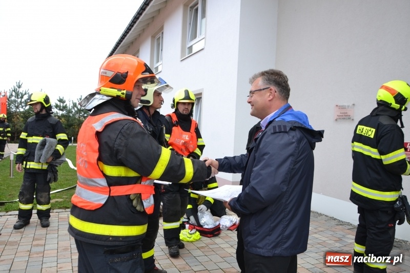 Zdjęcie w galerii na portalu naszraciborz.pl: Pożar w domu seniora! Polsko-czeskie ćwiczenia bojowe w Zabełkowie FOTO i WIDEO wiadomości z regionu