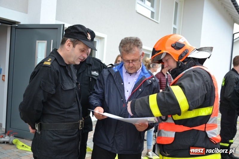 Zdjęcie w galerii na portalu naszraciborz.pl: Pożar w domu seniora! Polsko-czeskie ćwiczenia bojowe w Zabełkowie FOTO i WIDEO wiadomości z regionu
