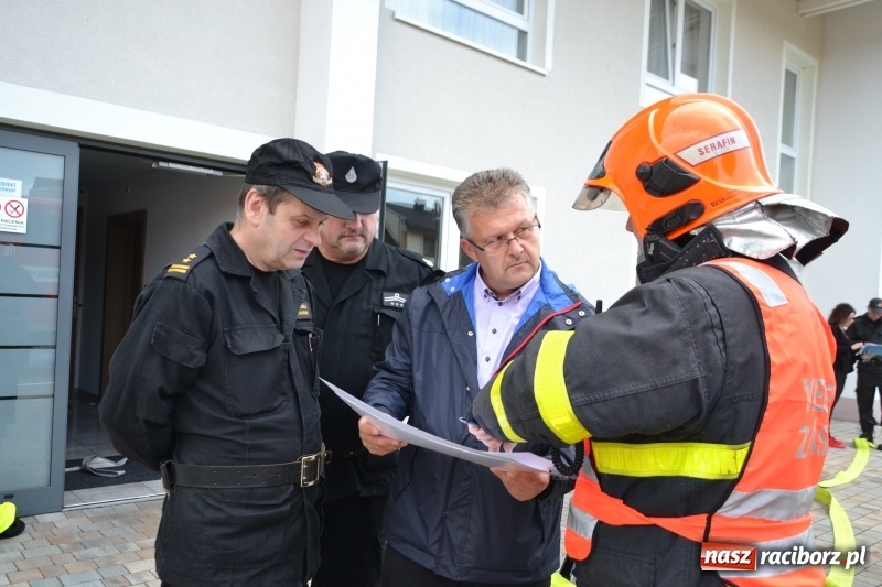 Zdjęcie w galerii na portalu naszraciborz.pl: Pożar w domu seniora! Polsko-czeskie ćwiczenia bojowe w Zabełkowie FOTO i WIDEO wiadomości z regionu