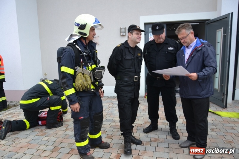 Zdjęcie w galerii na portalu naszraciborz.pl: Pożar w domu seniora! Polsko-czeskie ćwiczenia bojowe w Zabełkowie FOTO i WIDEO wiadomości z regionu