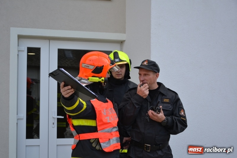 Zdjęcie w galerii na portalu naszraciborz.pl: Pożar w domu seniora! Polsko-czeskie ćwiczenia bojowe w Zabełkowie FOTO i WIDEO wiadomości z regionu