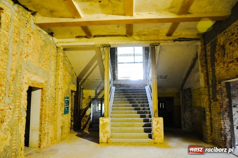 Zdjęcie w galerii na portalu naszraciborz.pl: Pałac w Rzuchowie wstaje z ruin. Tak dziś wyglądają jego wnętrza  wiadomości z regionu