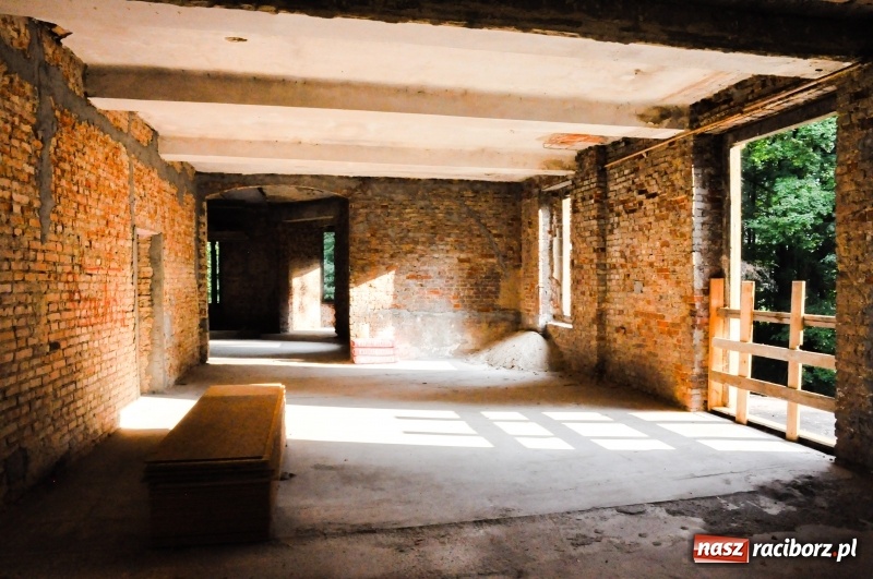 Zdjęcie w galerii na portalu naszraciborz.pl: Pałac w Rzuchowie wstaje z ruin. Tak dziś wyglądają jego wnętrza  wiadomości z regionu