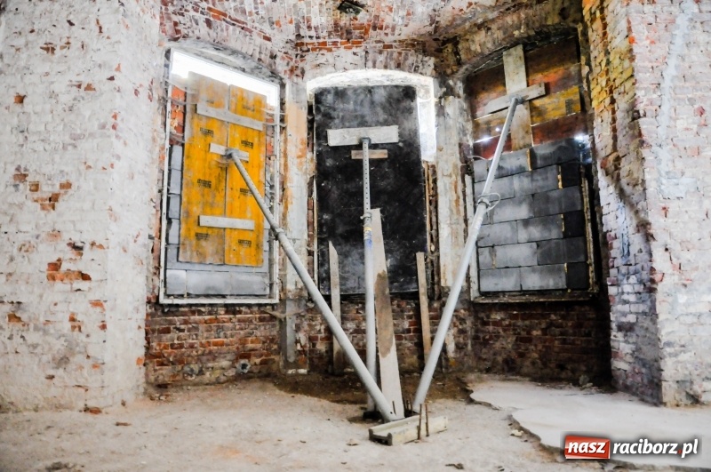 Zdjęcie w galerii na portalu naszraciborz.pl: Pałac w Rzuchowie wstaje z ruin. Tak dziś wyglądają jego wnętrza  wiadomości z regionu
