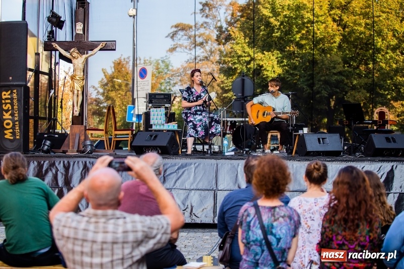 Zdjęcie w galerii na portalu naszraciborz.pl: XXVII Festiwal Spotkałem Pana. DZIEŃ PIERWSZY  wiadomości z regionu