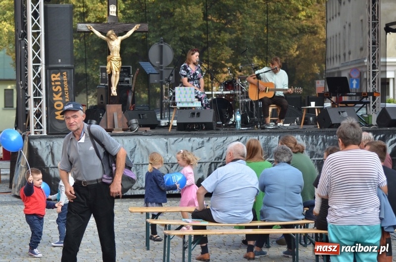 Zdjęcie w galerii na portalu naszraciborz.pl: XXVII Festiwal Spotkałem Pana. DZIEŃ PIERWSZY  wiadomości z regionu