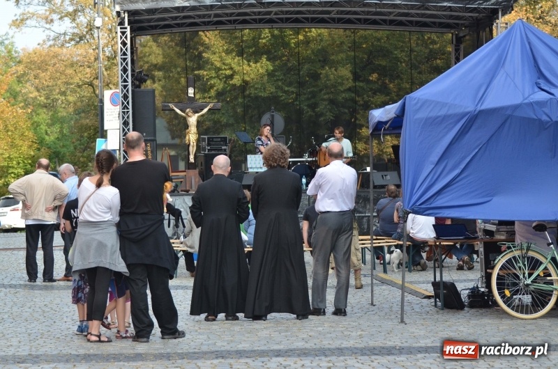 Zdjęcie w galerii na portalu naszraciborz.pl: XXVII Festiwal Spotkałem Pana. DZIEŃ PIERWSZY  wiadomości z regionu