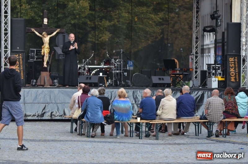 Zdjęcie w galerii na portalu naszraciborz.pl: XXVII Festiwal Spotkałem Pana. DZIEŃ PIERWSZY  wiadomości z regionu