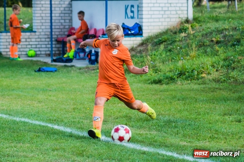 Zdjęcie w galerii na portalu naszraciborz.pl: Orliki młodsze: Mendel goli w starciu Rafako z AP United Rydułtowy wiadomości z regionu