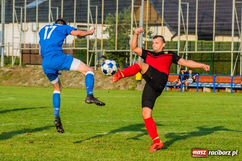 Zdjęcie w galerii na portalu naszraciborz.pl: Najlepsza defensywa nie dała rady. Odra Nieboczowy z kompletem punktów w Markowicach wiadomości z regionu