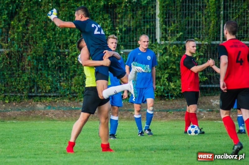 Zdjęcie w galerii na portalu naszraciborz.pl: Najlepsza defensywa nie dała rady. Odra Nieboczowy z kompletem punktów w Markowicach wiadomości z regionu