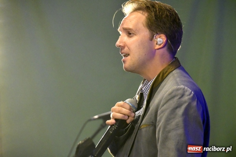 Zdjęcie w galerii na portalu naszraciborz.pl: Toby z Monachium porwał publiczność szymocickiego Oktoberfestu wiadomości z regionu