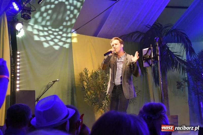 Zdjęcie w galerii na portalu naszraciborz.pl: Toby z Monachium porwał publiczność szymocickiego Oktoberfestu wiadomości z regionu