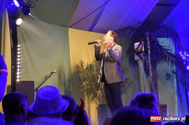 Zdjęcie w galerii na portalu naszraciborz.pl: Toby z Monachium porwał publiczność szymocickiego Oktoberfestu wiadomości z regionu